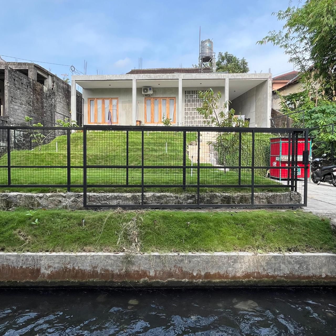 Tampak Depan Urban Kost
